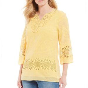 Reba sky buttercup v neck eyelet 3/4 sleeve tunic size L
